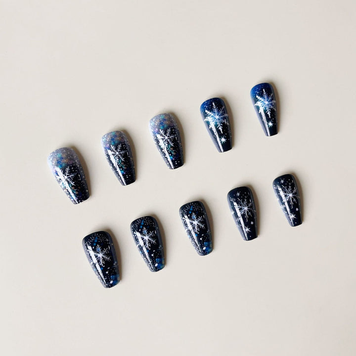 Nail art set with sparkling snowflakes and glitter accents Kalsten