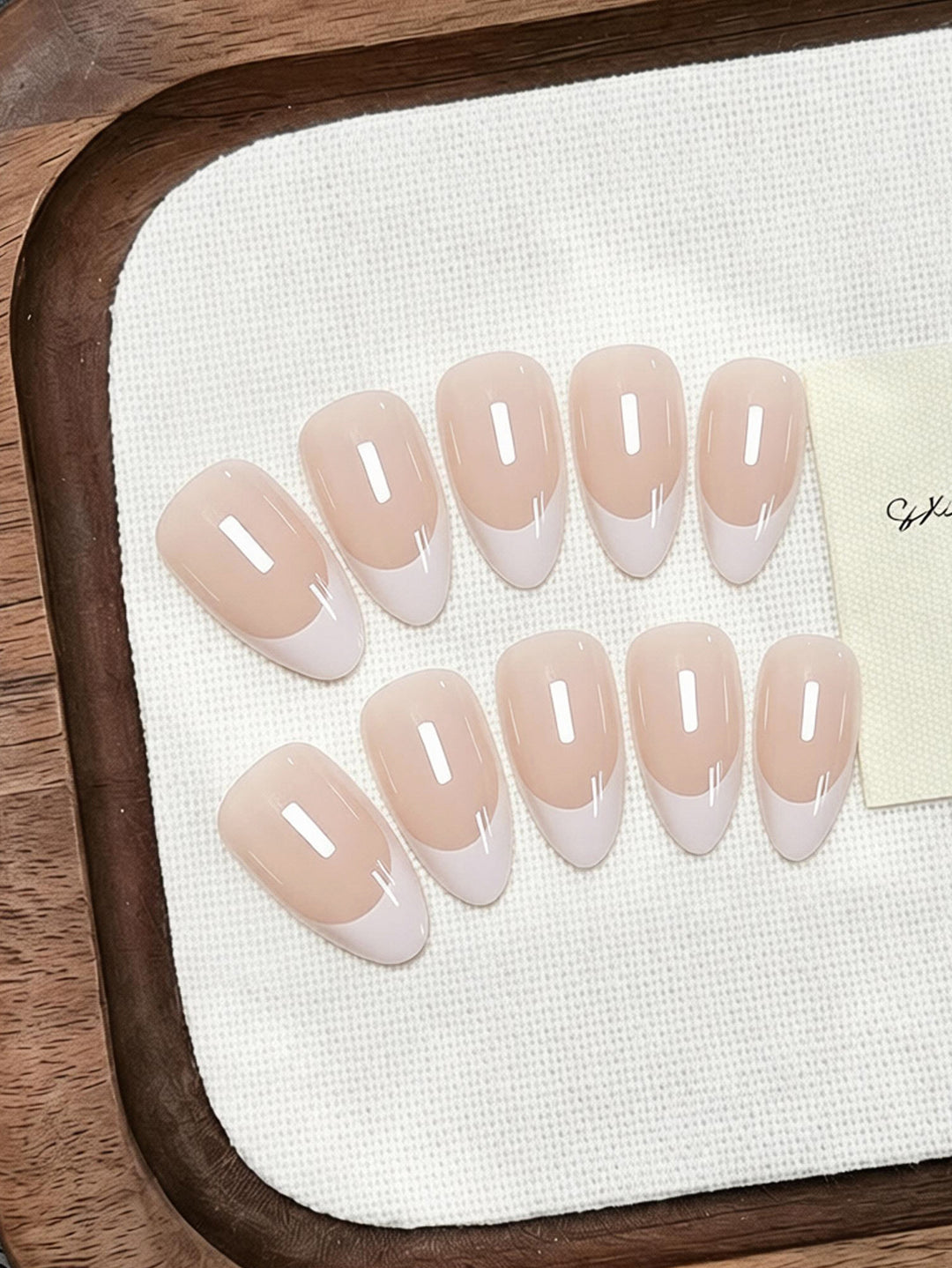 Elegant Artificial Nails with French Design Kalsten