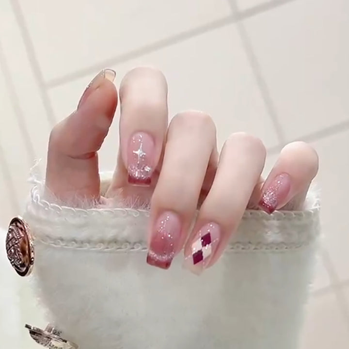 Glamorous nail art with high-gloss effect Kalsten