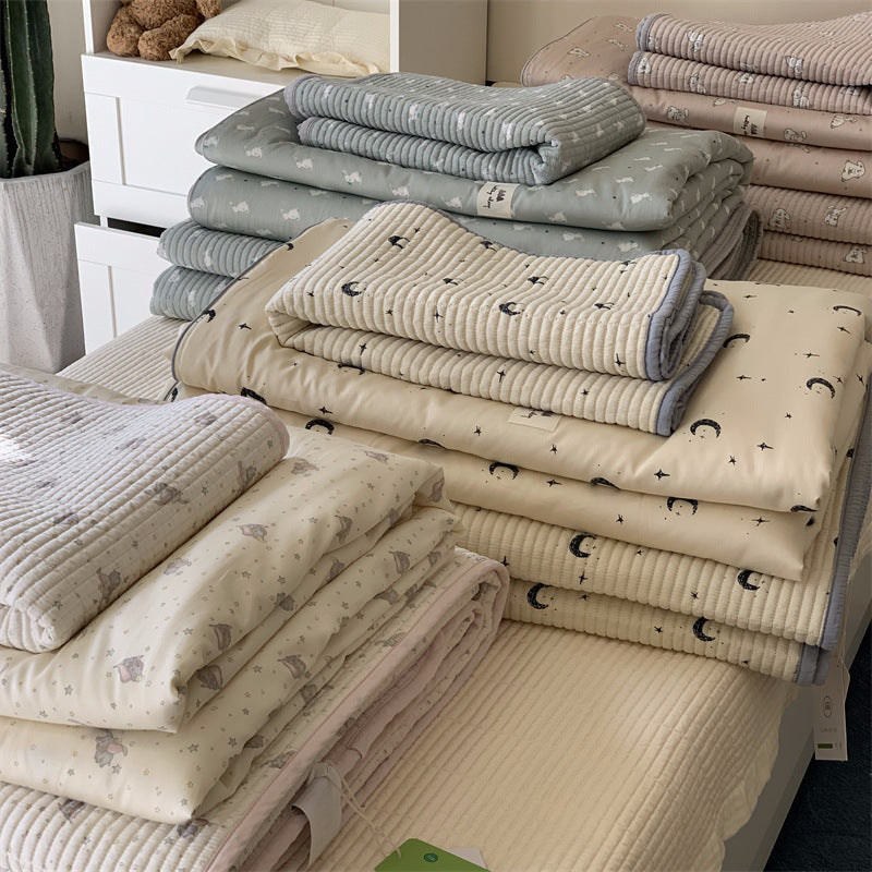 Padded children's bed pad and play mat made of quilted cotton with duck print