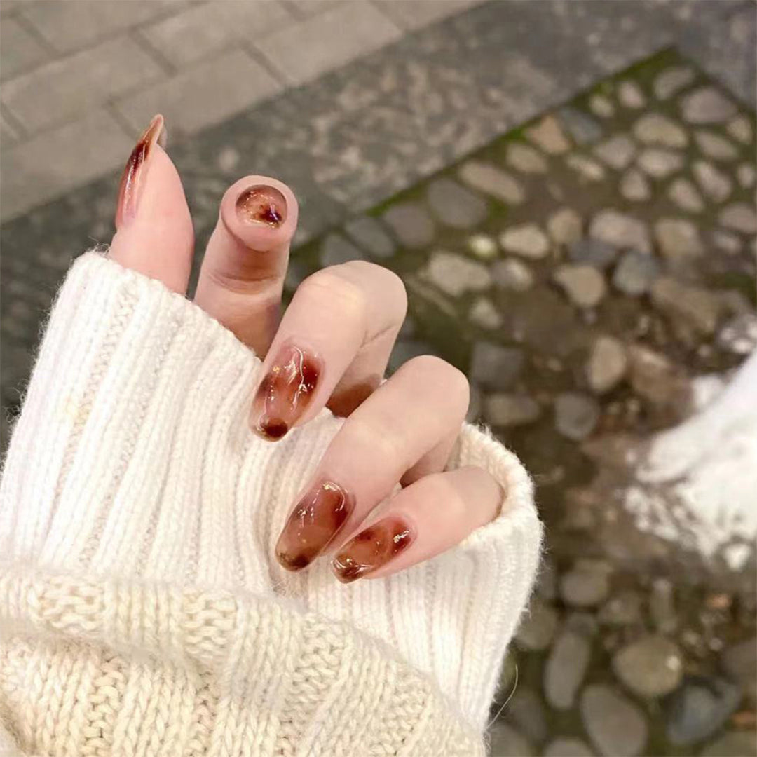 Artful nail art with ombre effect and glitter Kalsten