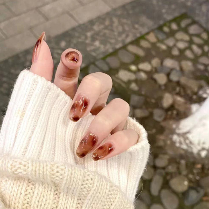 Artful nail art with ombre effect and glitter Kalsten