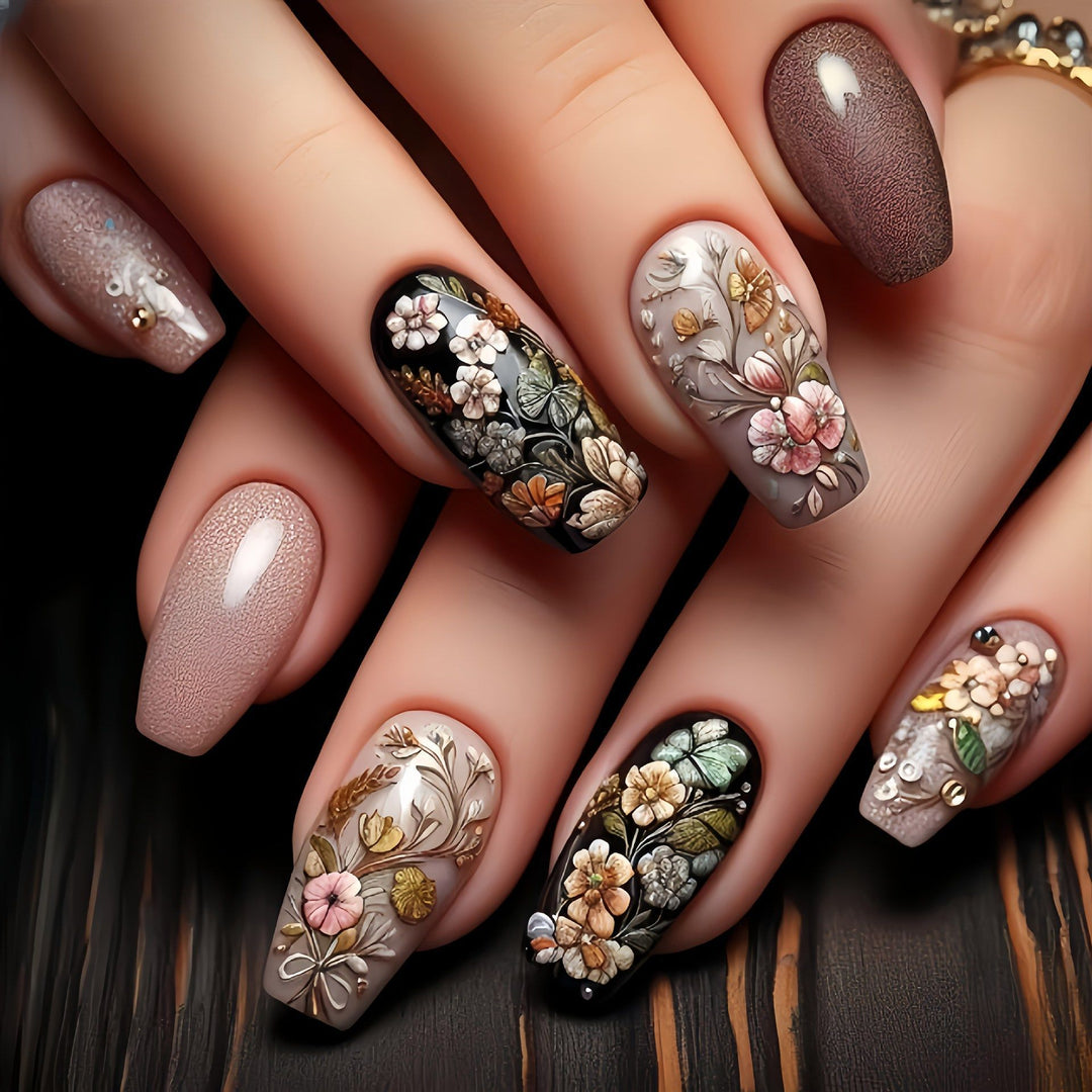 Elegant Nail Art with Black-White Contrast Kalsten