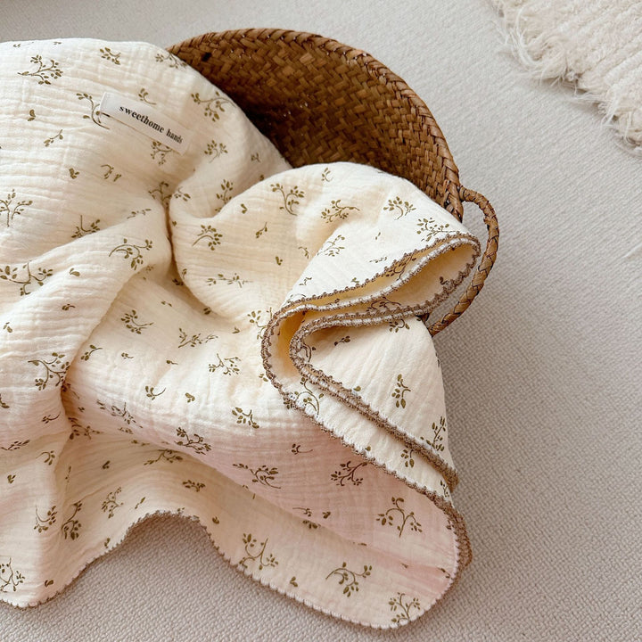 Unisex Cozy Muslin Blanket with Delicate Flower Pattern Kalsten