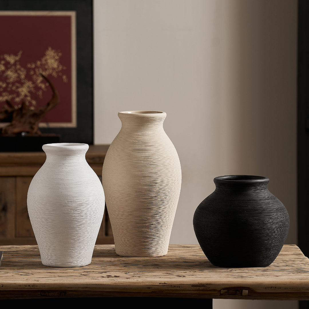 Elegant ceramic vase with textured design Kalsten
