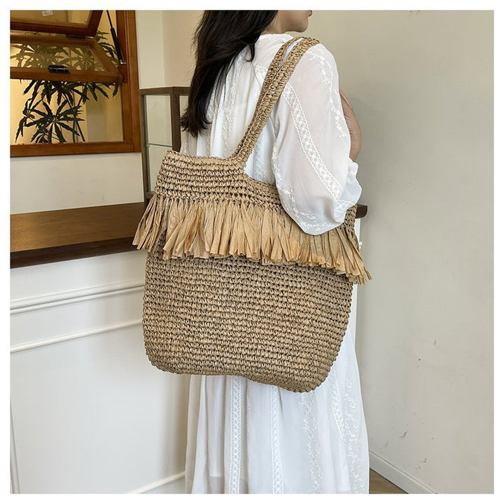 Elegant straw bag with fringed accents Kalsten