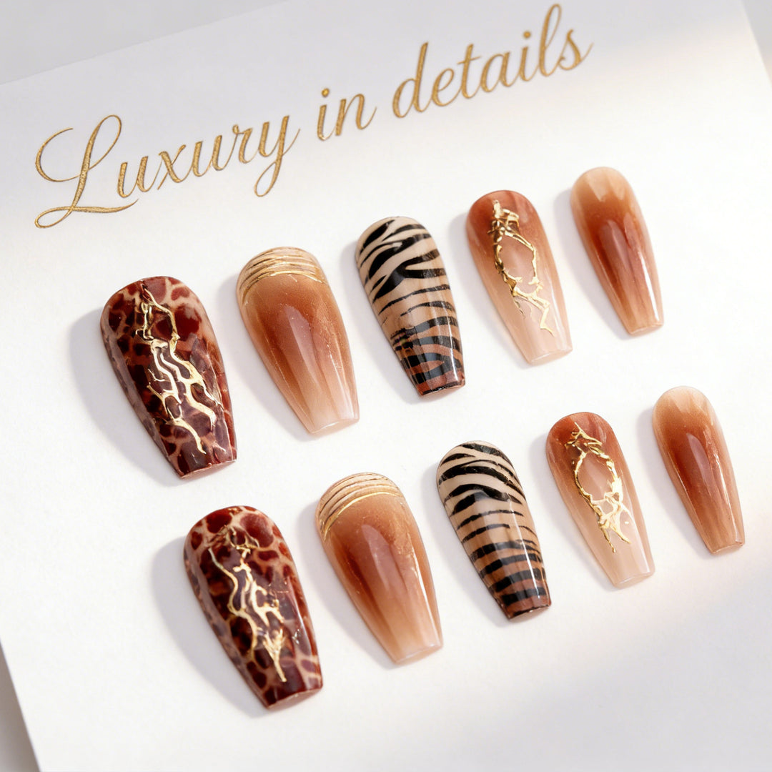Acrylic nail set with glamorous golden accents Kalsten
