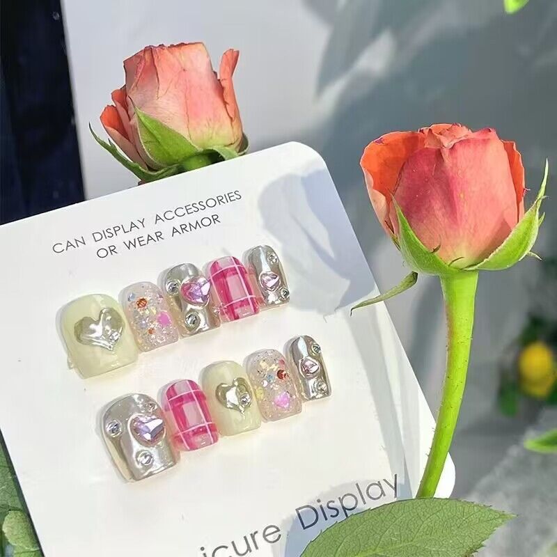 Heart-Embellished Press-On Nail Art Set Kalsten