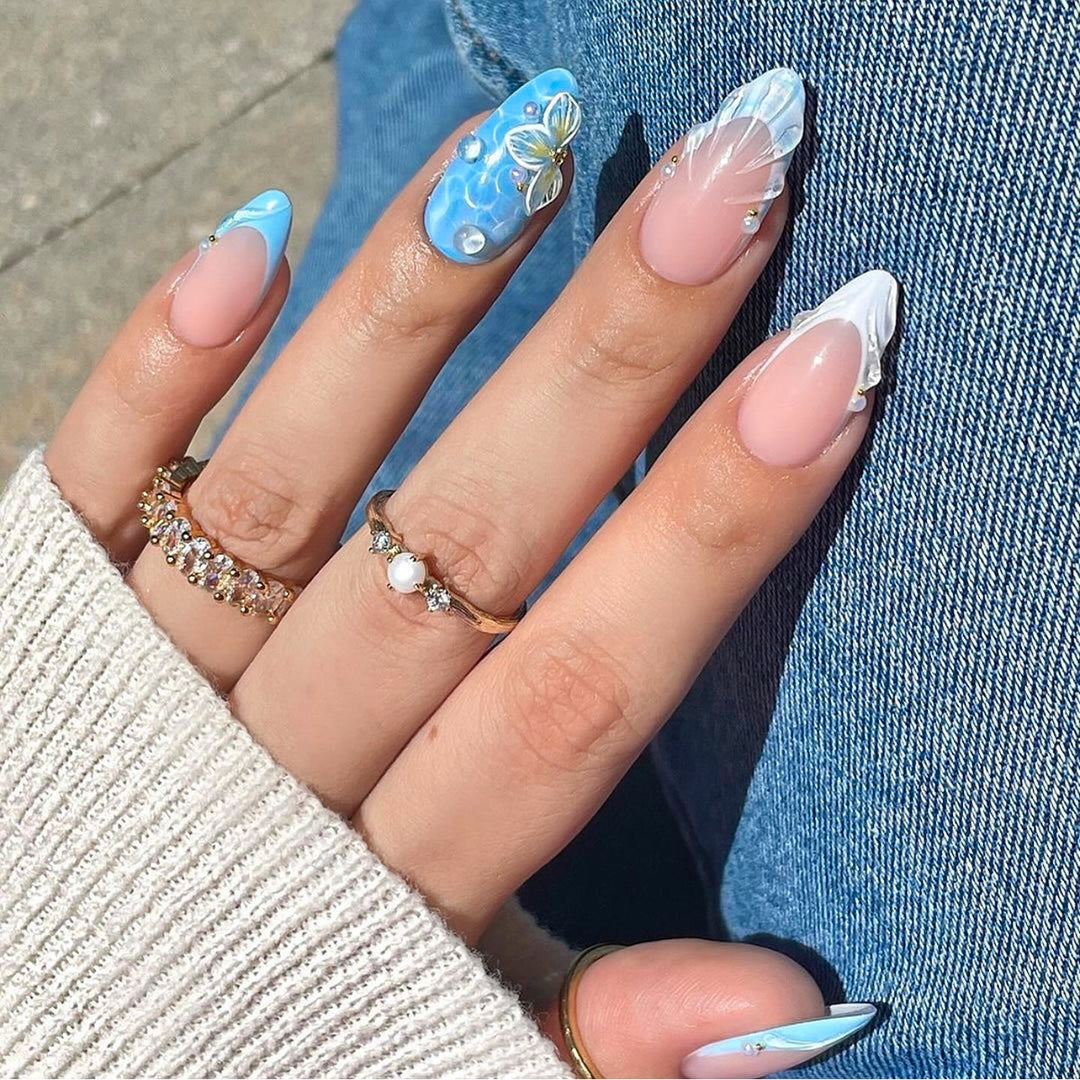 Artistic nail art with floral design and glitter Kalsten