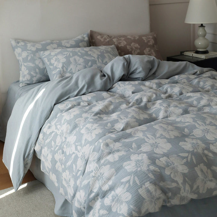 Luxurious cotton bedding set with quilted floral pattern
