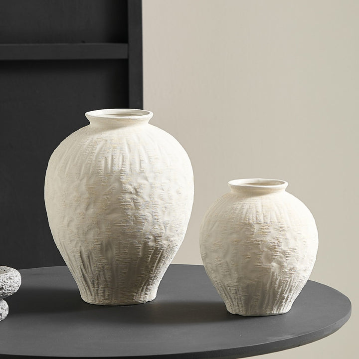 Decorative ceramic vase in modern design Kalsten