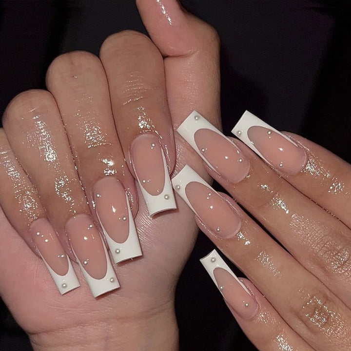 Artificial nail tips with elegant pearl accents Kalsten