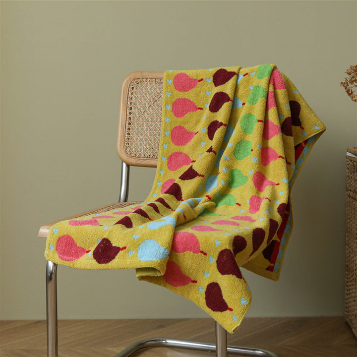 Jacquard guest towel made of cotton terry with playful bird and heart pattern