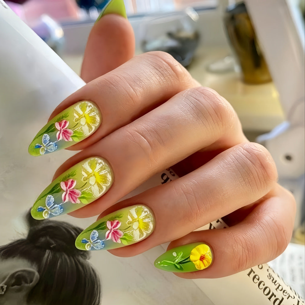 Artificial nail with cheerful floral design Kalsten