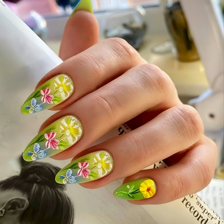 Artificial nail with cheerful floral design Kalsten