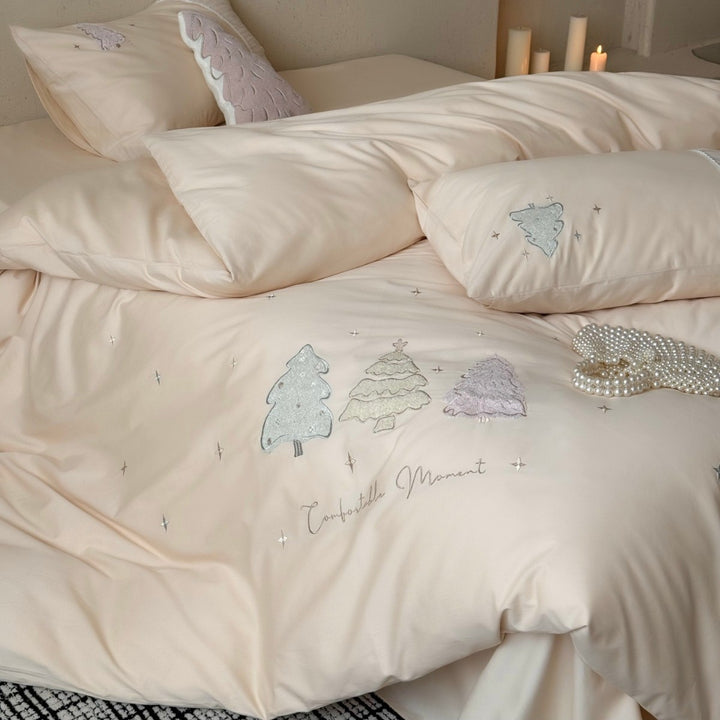 Embroidered bedding set made of cotton satin with pine appliqué