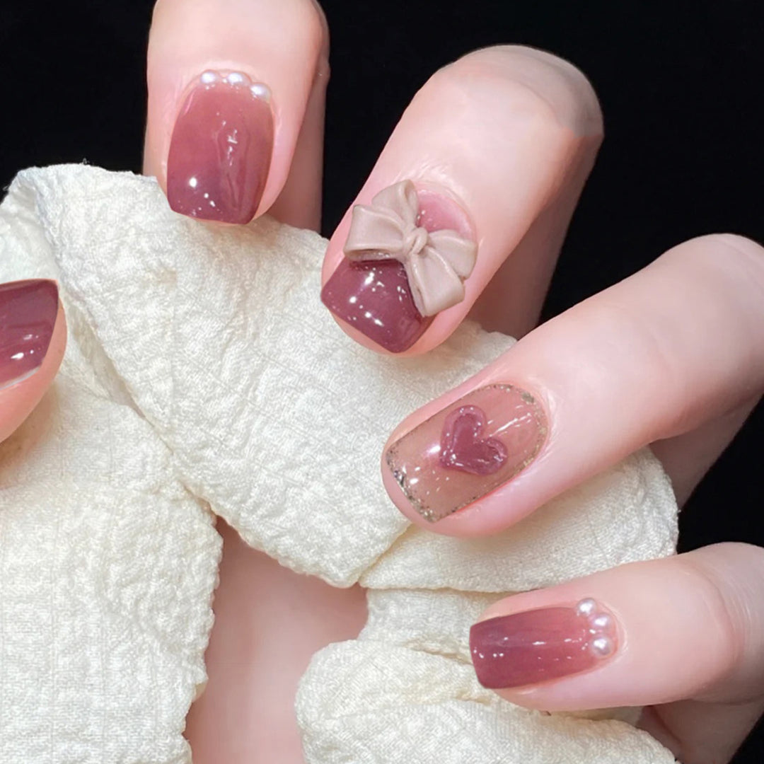 Artful nail extensions with an elegant leaf pattern Kalsten