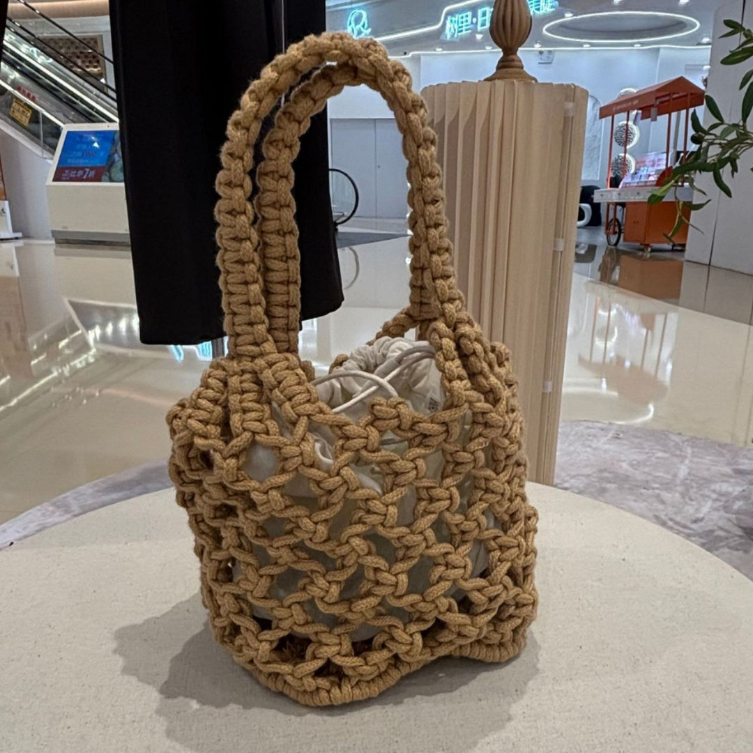 Fashionable handbag made of braided material Kalsten