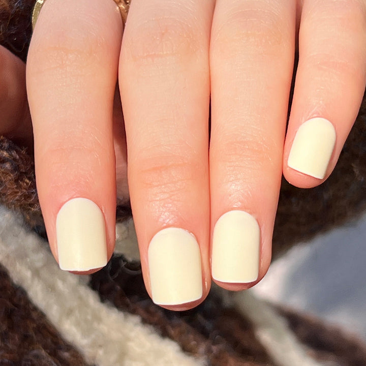 Artificial nail art with matte finish Kalsten