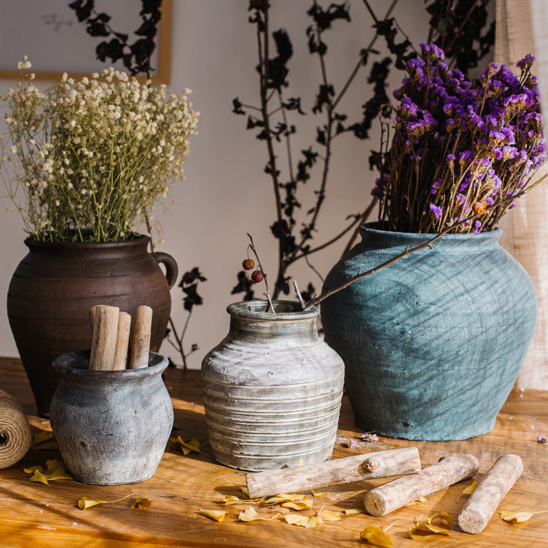 Rustic ceramic pot with handmade design Kalsten
