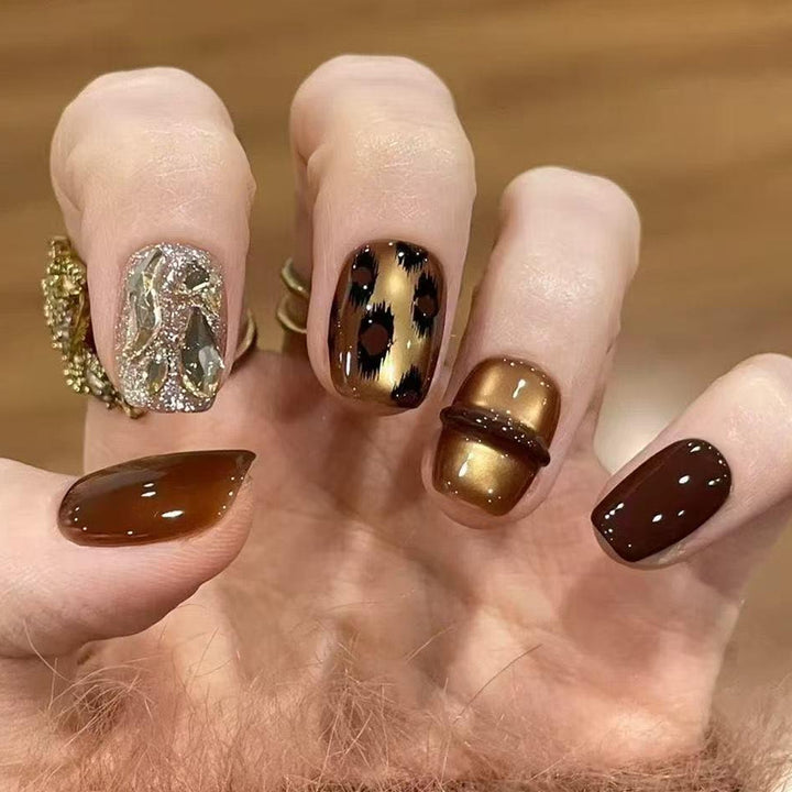 Glamorous artificial nails with animal design and glitter accents Kalsten