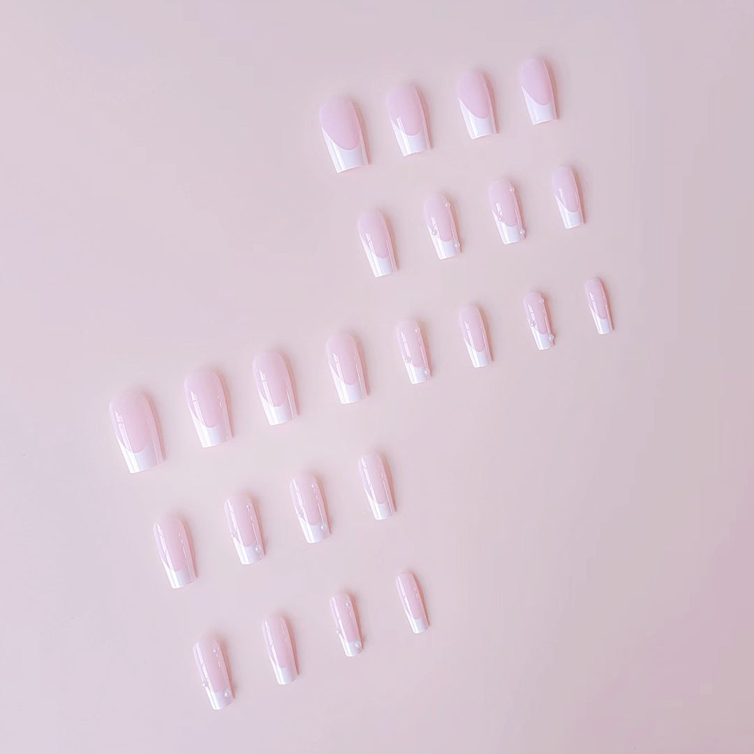 Artificial nail tips with elegant pearl accents Kalsten