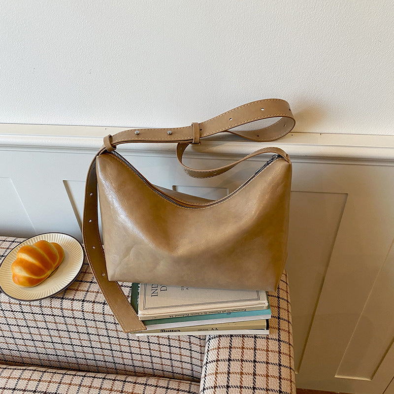 Stylishly Minimalist Leather Shoulder Bag