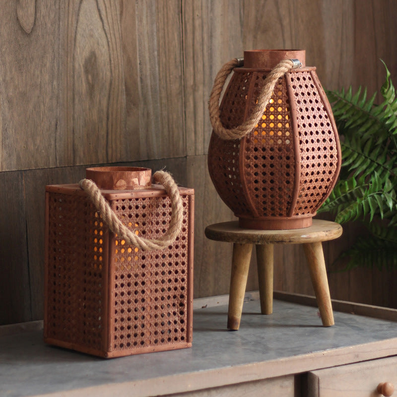 Decorative lantern holder made of natural material Kalsten