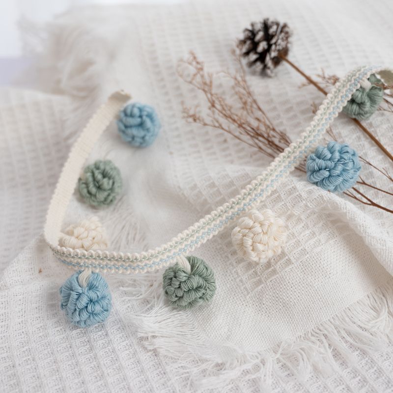 Decorative border with pompons Kalsten
