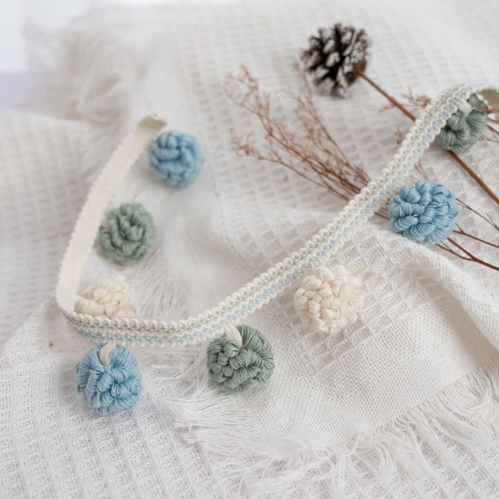 Decorative border with pompons Kalsten