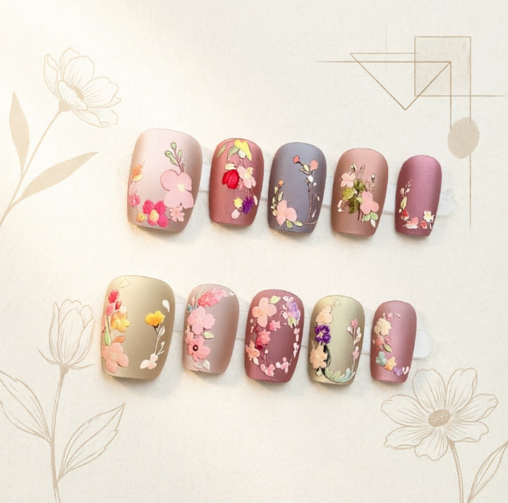 Art nail design with floral motifs Kalsten