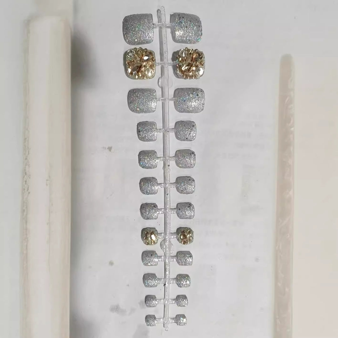 Glamorous Rhinestone-Decorated Press-On Nail Set Kalsten