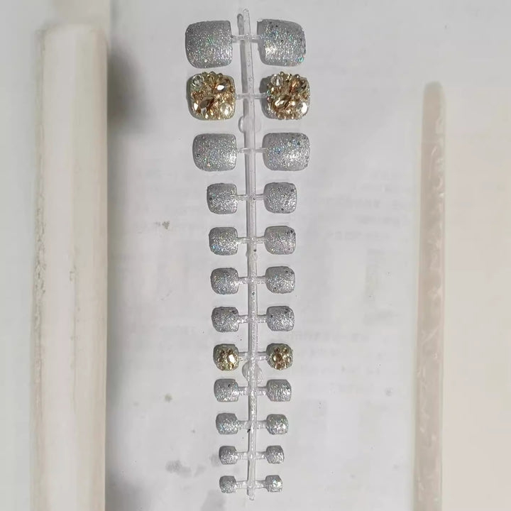 Glamorous Rhinestone-Decorated Press-On Nail Set Kalsten