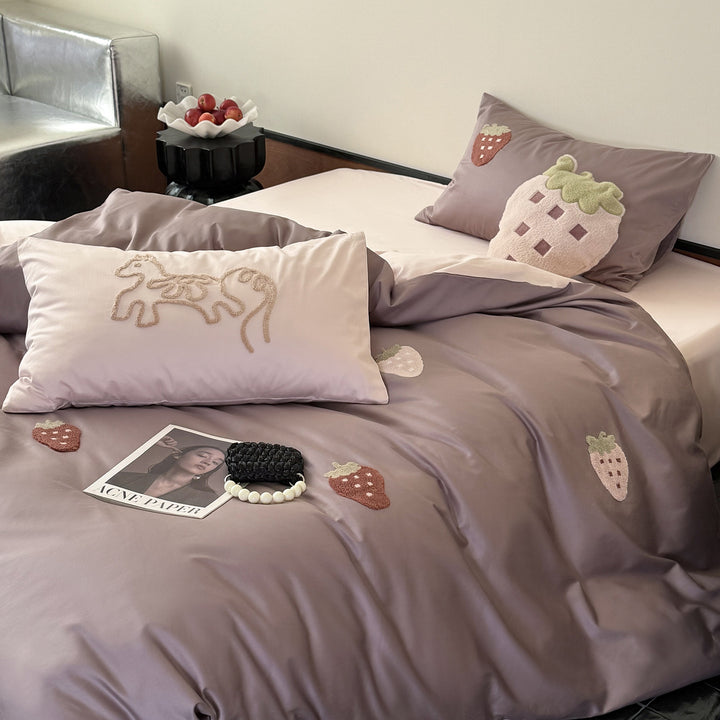 Bedding set made of cotton satin with embroidered strawberry appliqués and silky-matte finish Kalsten