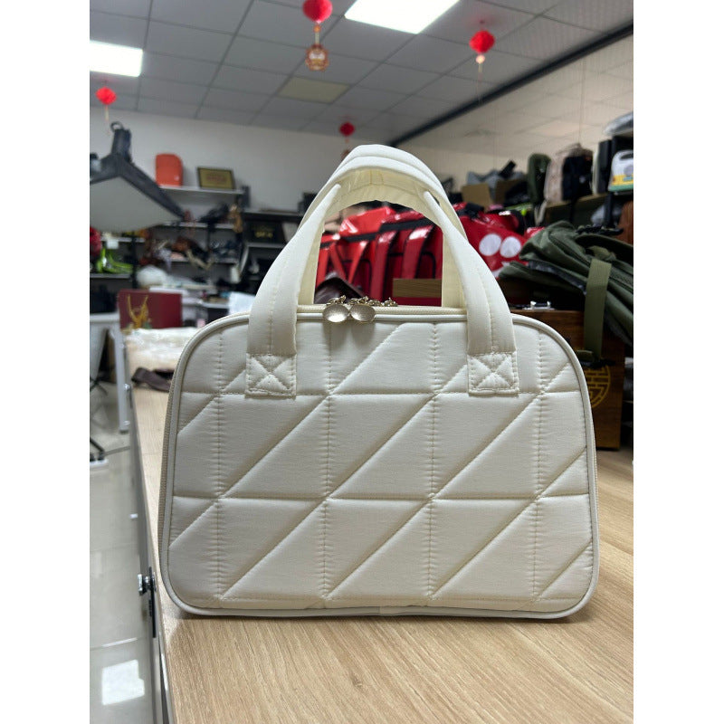 Fashionable and Practical Quilted Handbag Kalsten