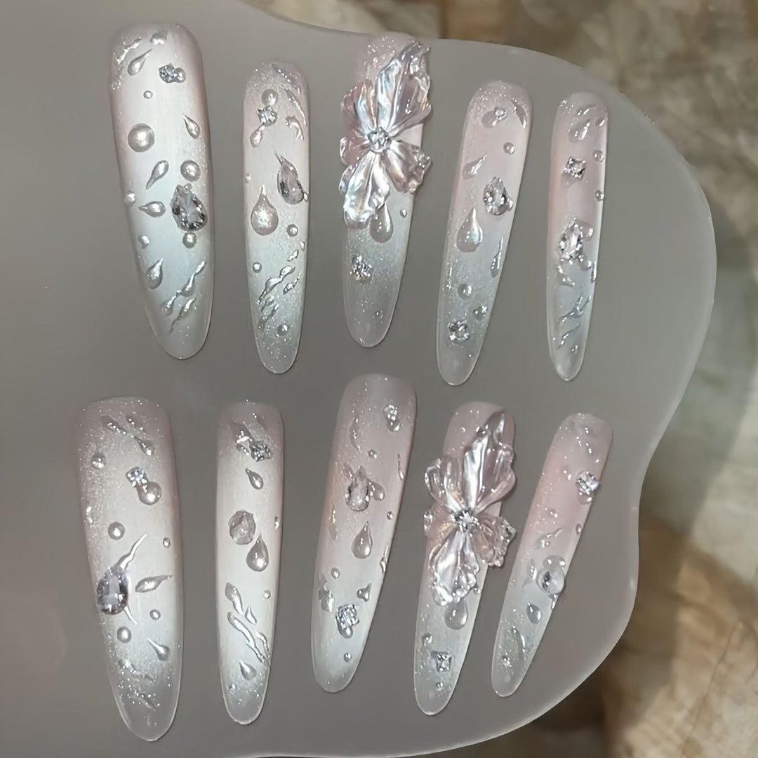 Glamorous artificial nails with sparkling accents Kalsten