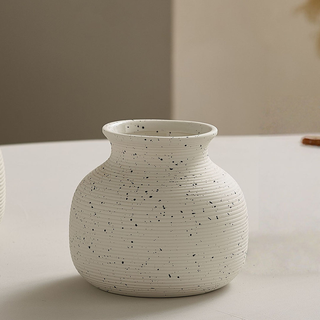 Elegant and Artistic Ceramic Vase Kalsten