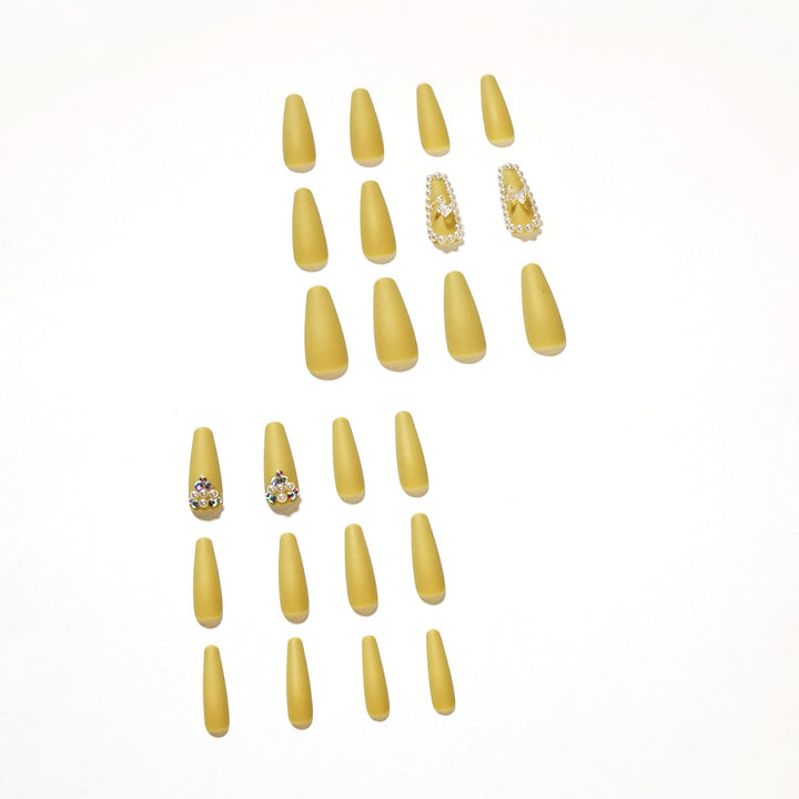 Artful stiletto nails with luxurious glitter accents Kalsten
