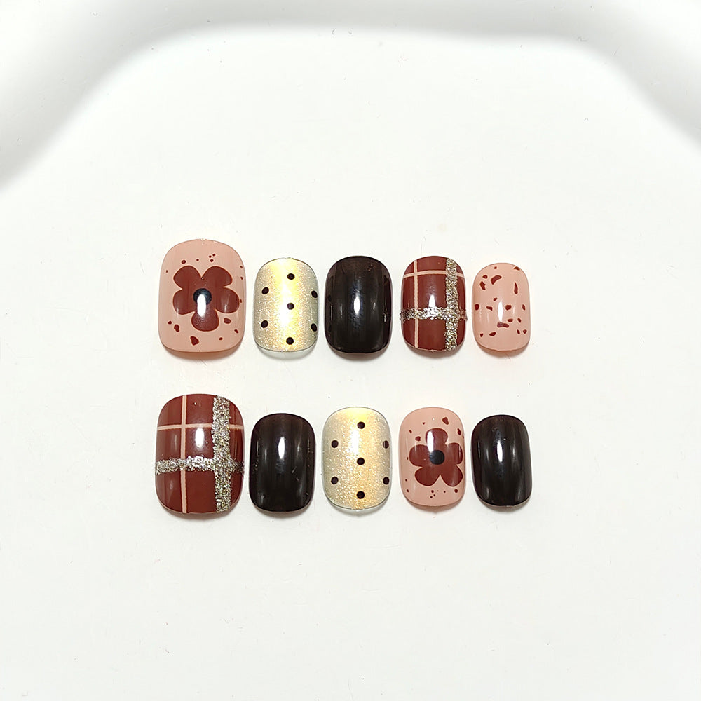 Art Nails in Creative Vintage Design Kalsten