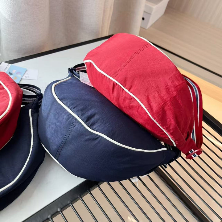 Shoulder bag with adjustable shoulder strap and versatile interior compartment Kalsten