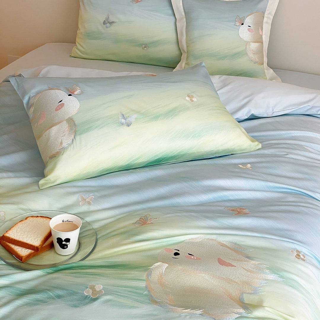 Children's bedding set made of cotton satin with embroidered lamb and butterfly motif