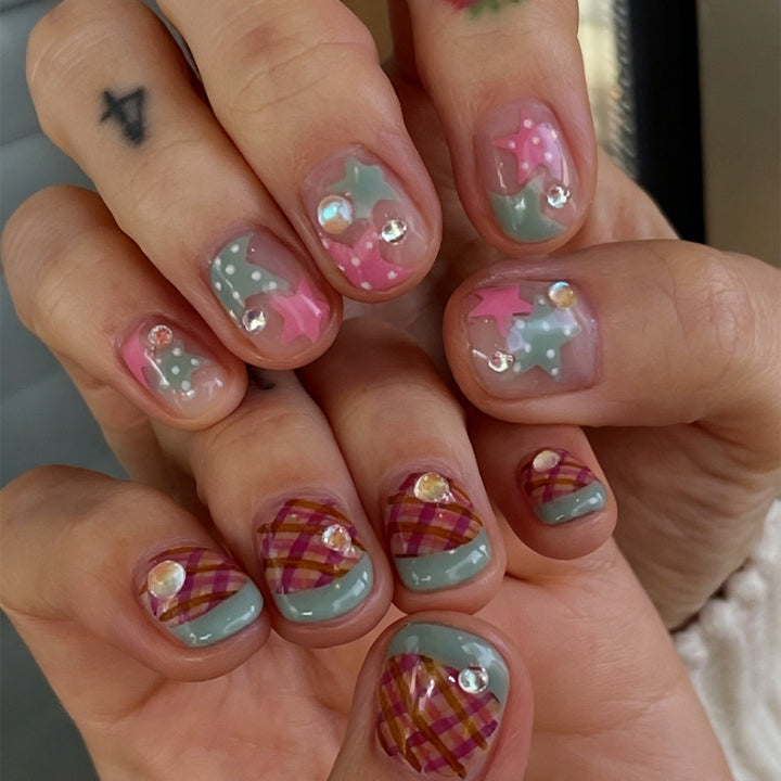 Artificial nail set with playful geometric designs and glitter accents Kalsten