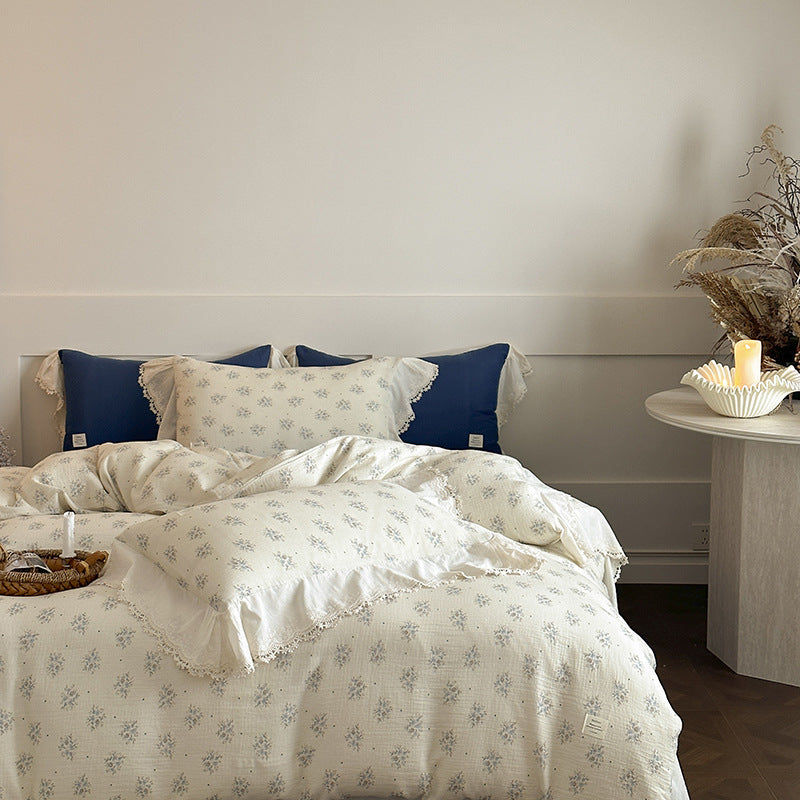 Bedding set made of cotton gauze with romantic floral motif and lace frill