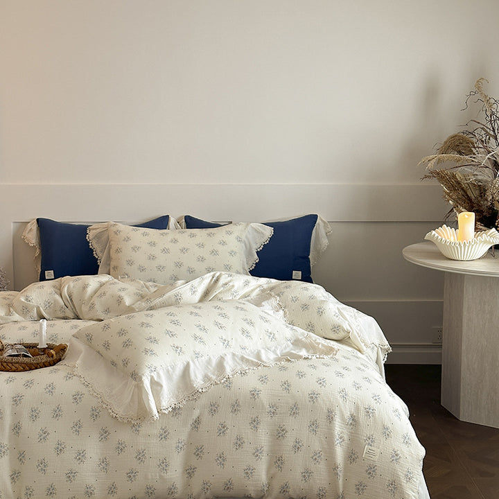 Bedding set made of cotton gauze with romantic floral motif and lace frill