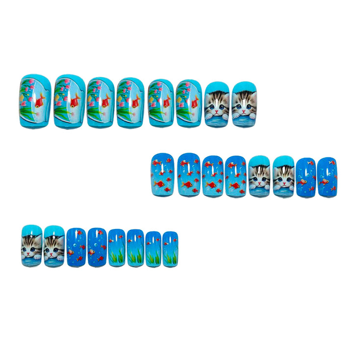 Nail art with playful cat and fish design Kalsten