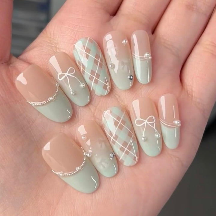 Artistic Floral Detailed Press-On Nail Set Kalsten