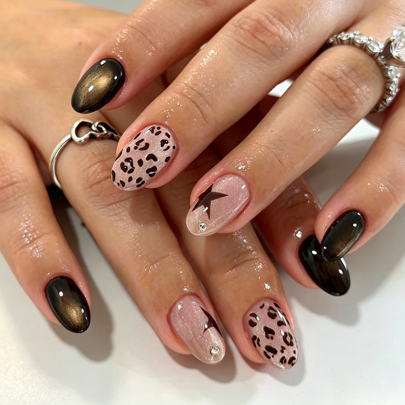 Artificial nails in modern animal print design Kalsten