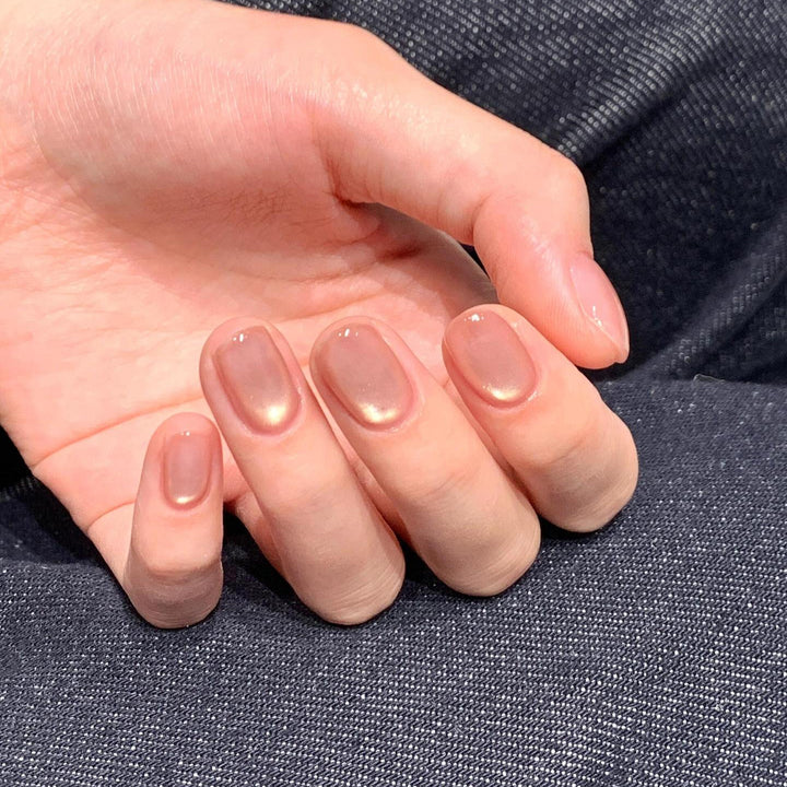 Shiny artificial nails with natural effect Kalsten