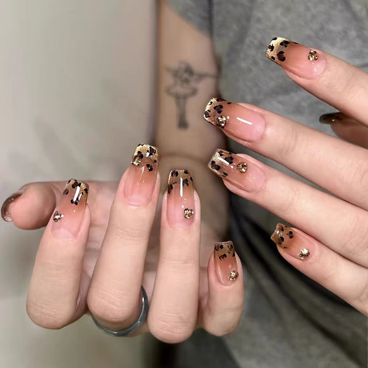 Artificial Nails in Stylish Ombre Design Kalsten