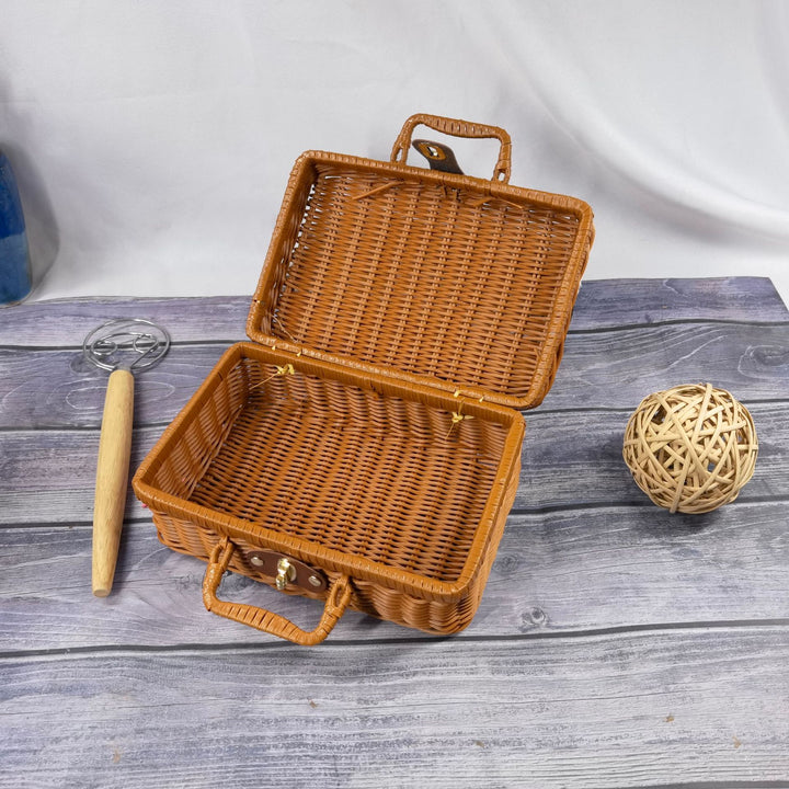 Women braided cosmetic and storage case Kalsten